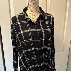 Black and white front knot flannel shirt
